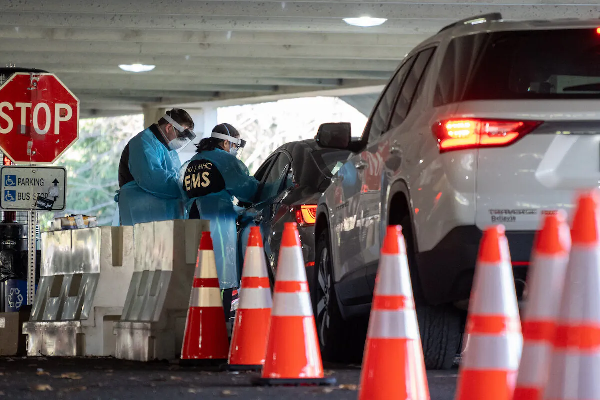 People come to be tested for COVID-19 at a test site in a file photo. (David Dee Delgado/Getty Images)