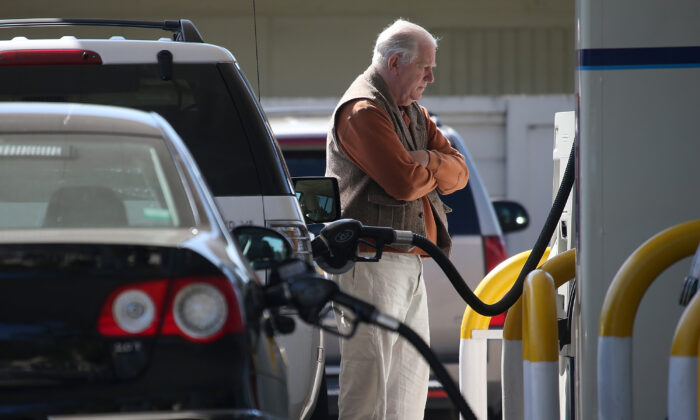 US Annual Inflation Reaccelerates to 3.7 Percent in August as Oil Prices Surge