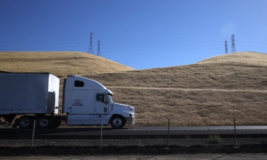 70,000 Self-Employed Truckers in California Face Shutdown Under New State Law