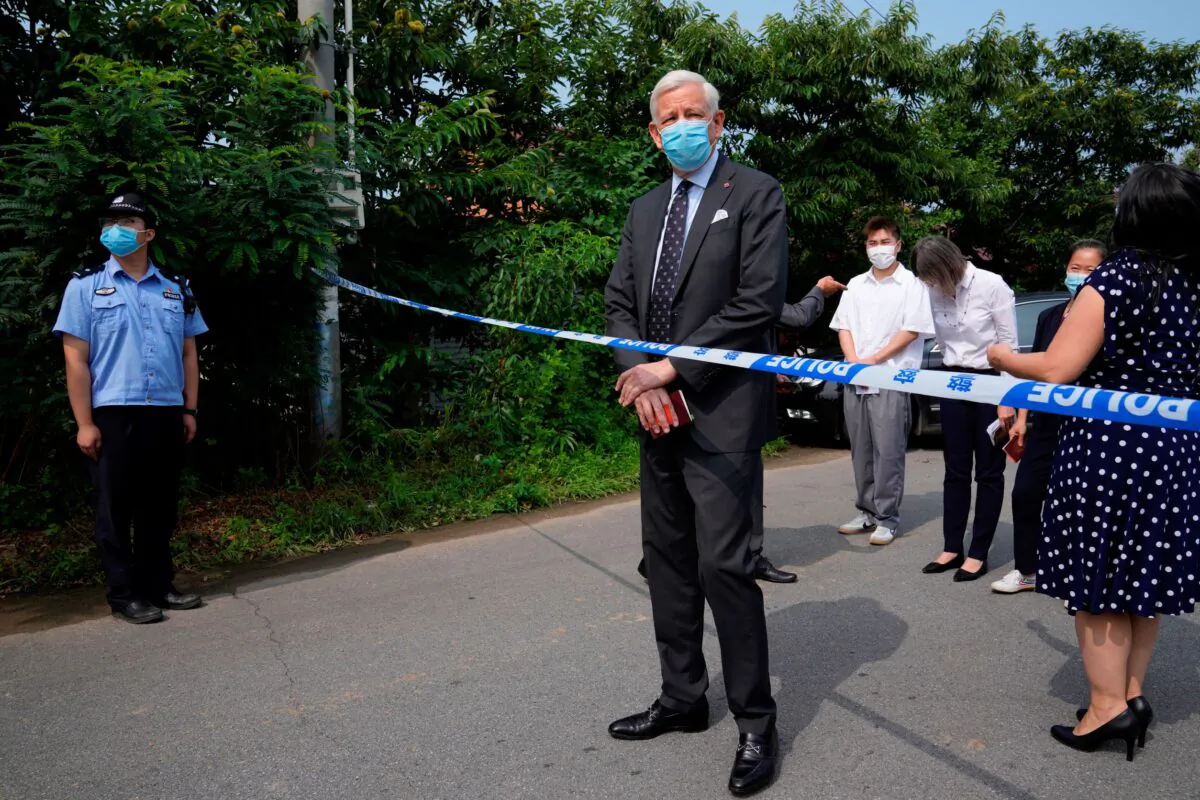 Then ambassador to China Dominic Barton stands near a barricade tape in August 2021 as he arrives at a detention centre to meet Canadian Michael Spavor, who was arbitrarily detained in Dandong, China. (AP Photo/Ng Han Guan)