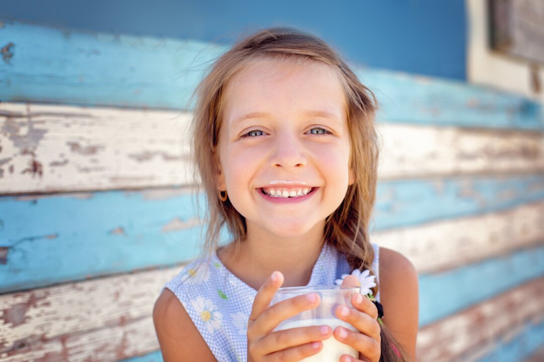 Staying hydrated helps you produce the saliva that helps you ward off gingivitis and prevent harmful bacteria from forming around your teeth and gums. (Tania Kolinko/Shutterstock)