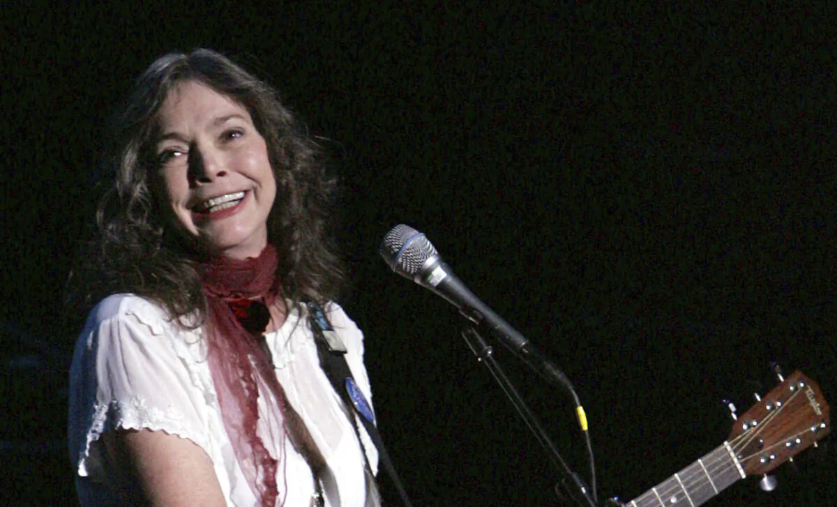 Nanci Griffith performs during a concert in New York, on Oct. 4, 2004. (Julie Jacobson/AP Photo)