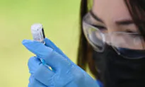 Largest Teachers Union Endorses COVID-19 Vaccine, Testing Mandates