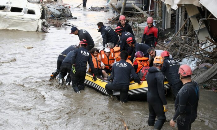 Members of the search and rescue team evacuated locals on August 12, 2021 with flash floods that struck the town of the Black Sea in Turkey in the town of Kastamonu, Turkey.  (Distribution via OnderGodez / Ministry of Interior Disaster and Emergency Management Authority (AFAD) Press Office / Reuters)