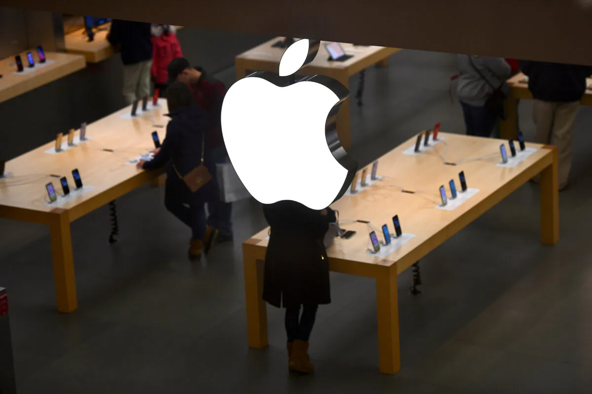 An Apple logo is seen at an Apple store as pre-Thanksgiving and Christmas holiday shopping accelerates at the King of Prussia Mall in King of Prussia, Pennsylvania, U.S. November 22, 2019. (Mark Makela/Reuters/Files)