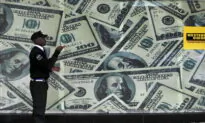US Dollar, Yen Gain After Weak China Data, Amid Unrest in Afghanistan
