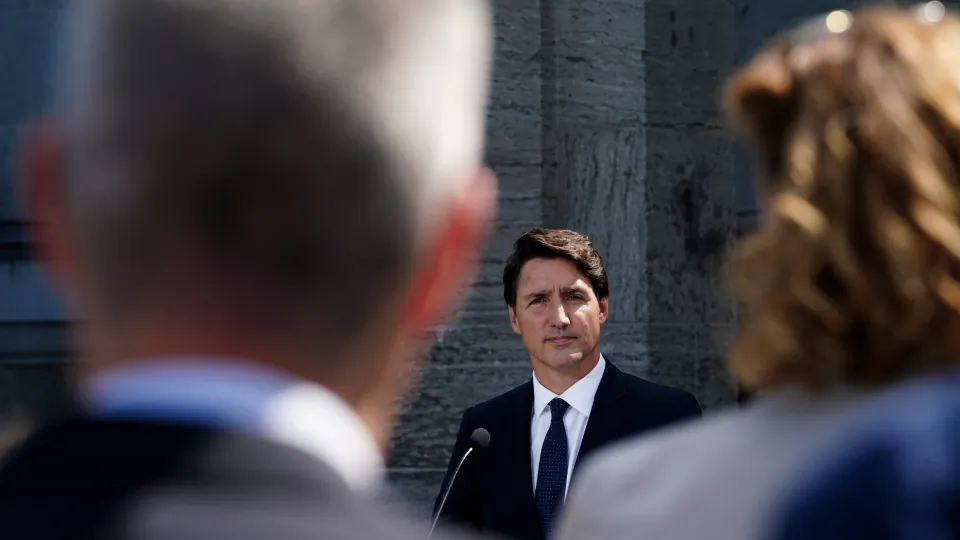 Reporters as questions as Prime Minister Justin Trudeau holds a press conference after meeting with Governor General Mary Simon and triggering an election at Rideau Hall in Ottawa on Aug 15, 2021. (The Canadian Press/Sean Kilpatrick)