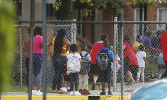 Florida State Board Sanctions 8 School Districts for Defying Ban on Mask Mandates