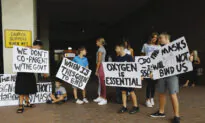 Florida Judge Sets Aside Automatic Stay, Allowing Schools Mask Mandates to Continue