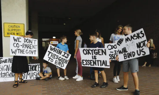Florida Judge Sets Aside Automatic Stay, Allowing Schools Mask Mandates to Continue