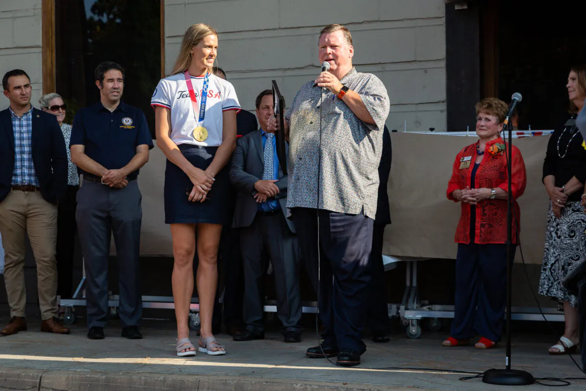 Orange Mayor Mark Murphy speaks with volleyball olympian Andrea Drews in celebrating the Orange Chamber of Commerce 100 Year Anniversery in Orange, Calif., on Aug. 17, 2021. (John Fredricks/The Epoch Times)