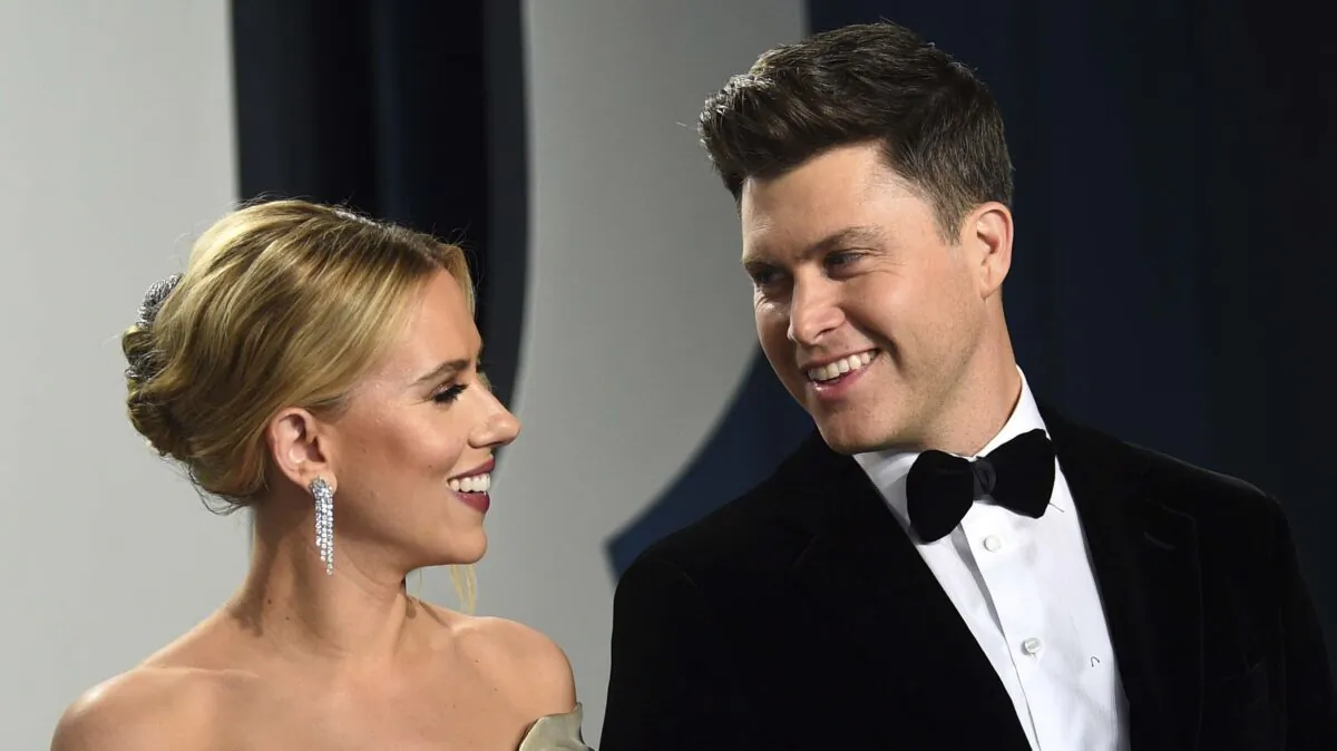 Scarlett Johansson (L) and Colin Jost arrive at the Vanity Fair Oscar Party in Beverly Hills, Calif., on Feb. 9, 2020. (Evan Agostini/Invision/AP)