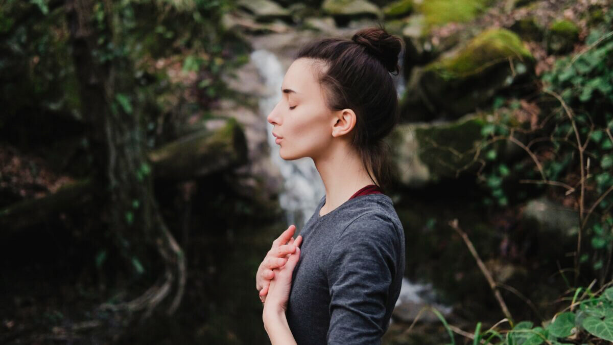 Breathwork facilitates a slowing down of automatic patterns, like bad eating habits, so you can take back control. (Yolya Ilyasova/Shutterstock)