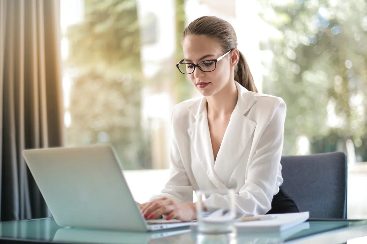 A businesswoman working on her laptop. (Andrea Piacquadio/Pexels)