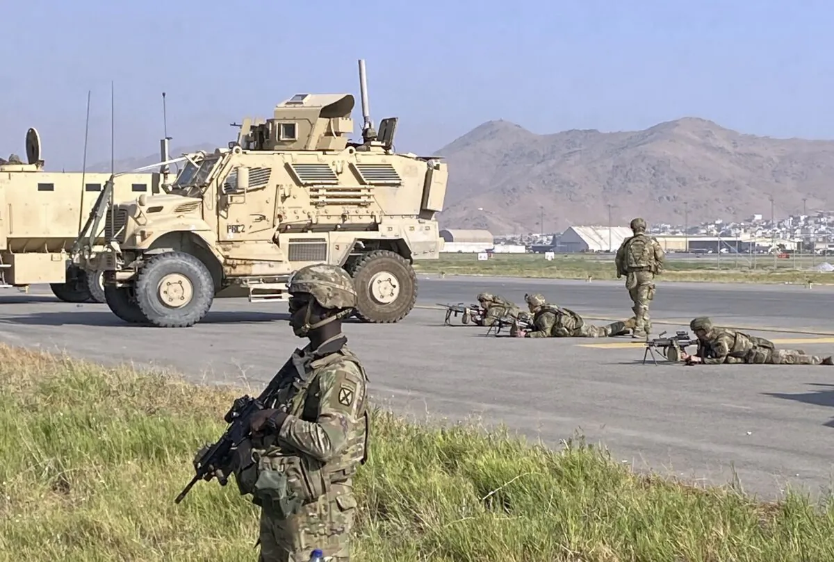 U.S. soldiers stand guard along a perimeter at the international airport in Kabul, Afghanistan, on Aug. 16, 2021. (Shekib Rahmani/AP Photo)