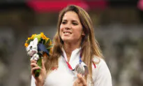 Polish Olympian Auctions Silver Medal to Help Sick Child