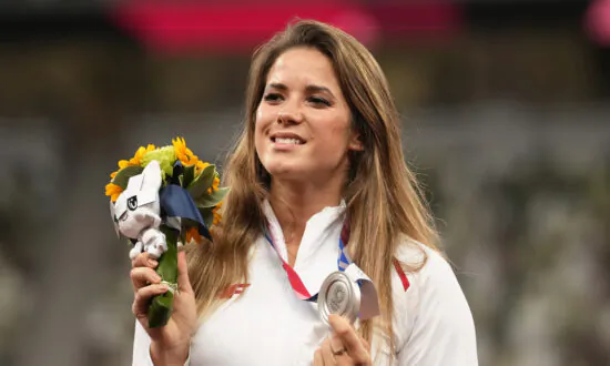 Polish Olympian Auctions Silver Medal to Help Sick Child