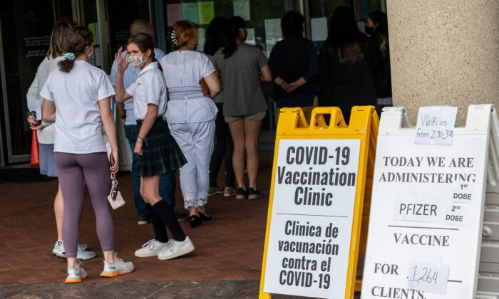 People arrive to receive COVID-19 vaccinations at the Fairfax Government Center vaccination clinic in Fairfax, Va., on May 13, 2021. (Andrew Caballero-Reynolds/AFP via Getty Images)