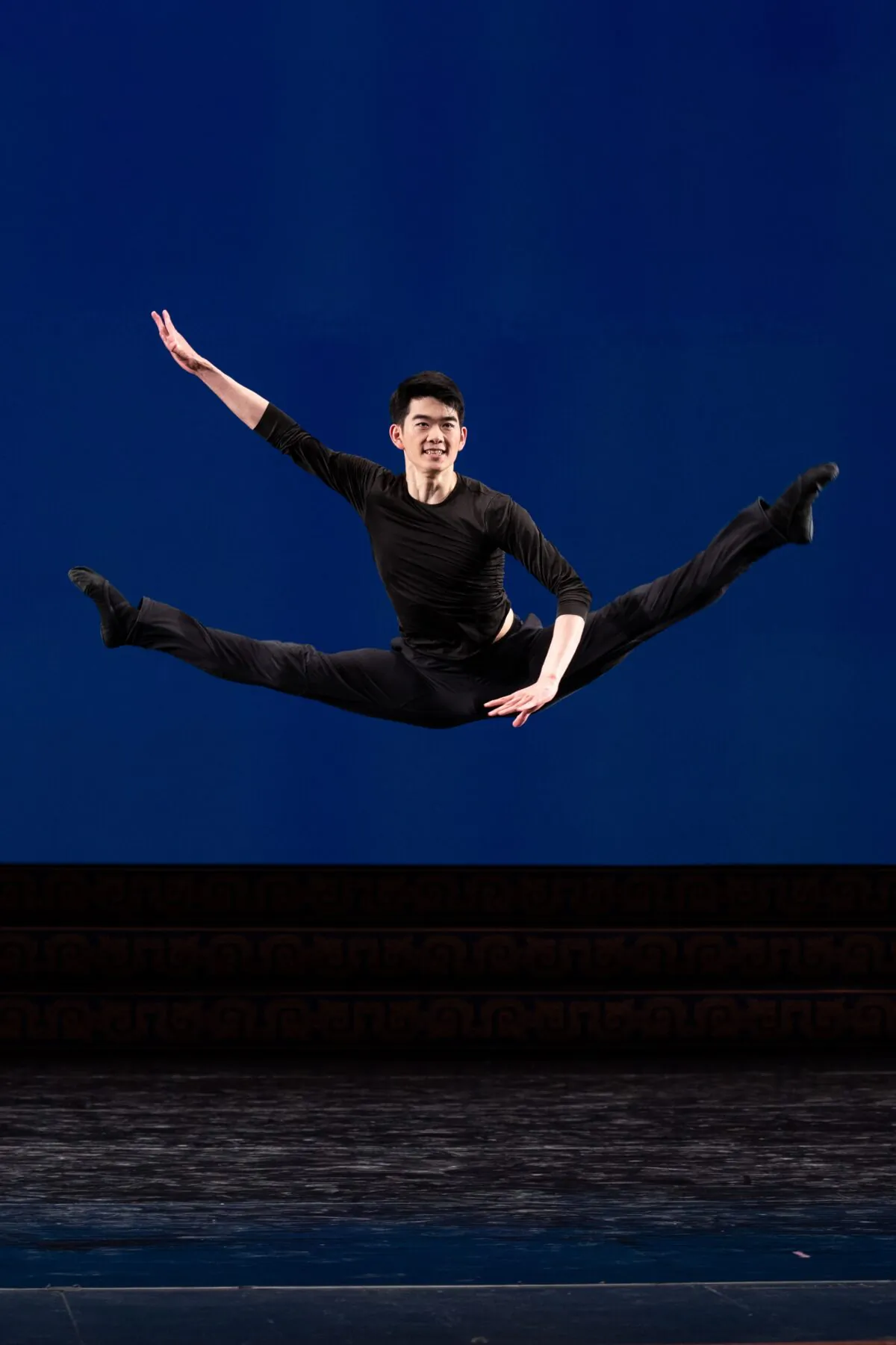 Victor Li competing in the technical part of the NTD TV International Classical Chinese Dance Competition. (Edward Dye)