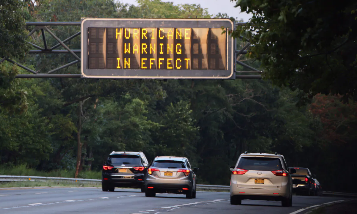 A sign on the Southern Parkway alerts drivers that there is a "Hurricane Warning in Effect" as Hurricane Henri moves up the coast in Wantagh, N.Y., on Aug. 21, 2021. (Bruce Bennett/Getty Images)