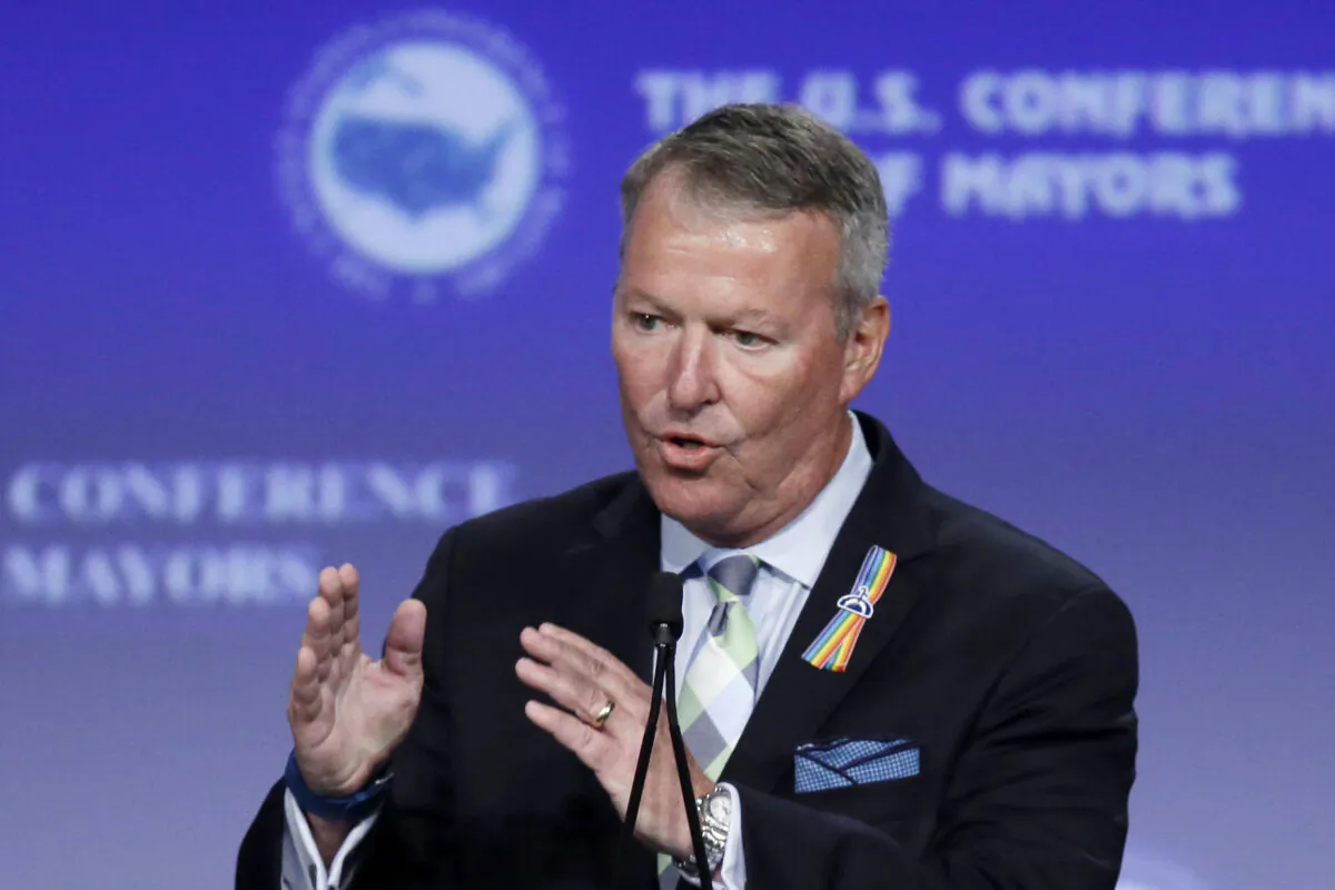 Orlando, Florida, Mayor Buddy Dyer addresses the U.S. Conference of Mayors in Indianapolis on June 26, 2016. (Michael Conroy/AP Photo)