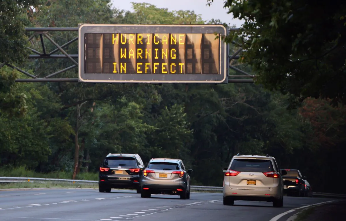 A sign on the Southern Parkway alerts drives that there is a Hurricane Warning in Effect as Hurricane Henri moves up the coast in Wantagh, N.Y., on Aug. 21, 2021. (Bruce Bennett/Getty Images)