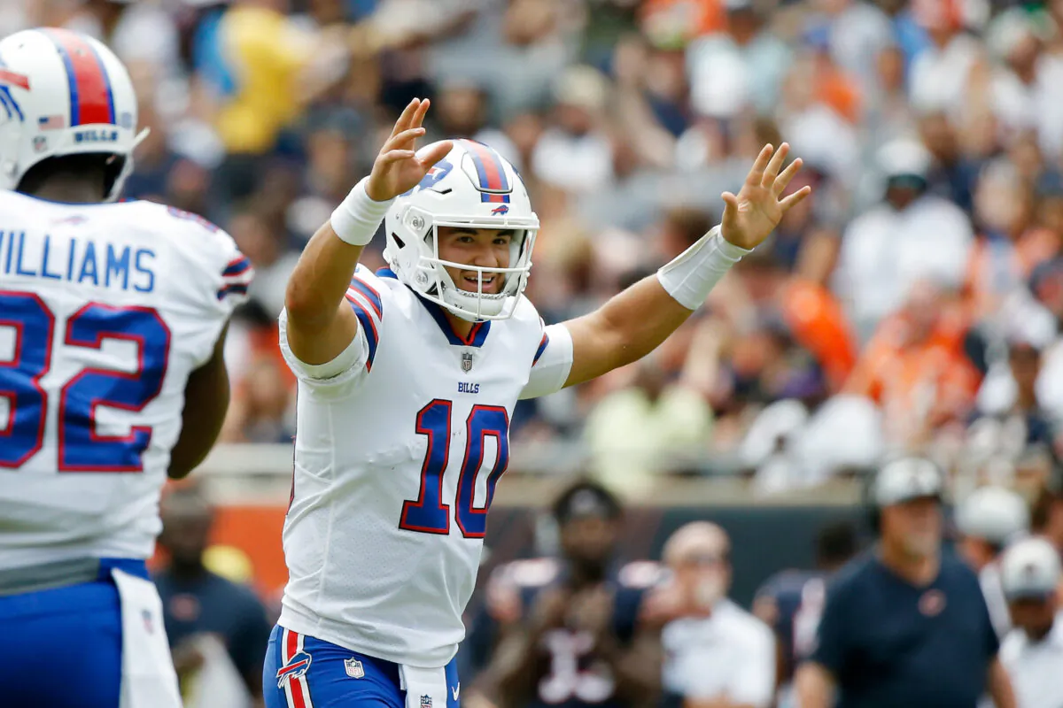 Buffalo Bills quarterback Mitchell Trubisky (10) smiles after a touchdown against the Chicago Bears at Soldier Field in  Chicago, Ill., on Aug 21, 2021. (Jon Durr/USA TODAY Sports via Reuters)
