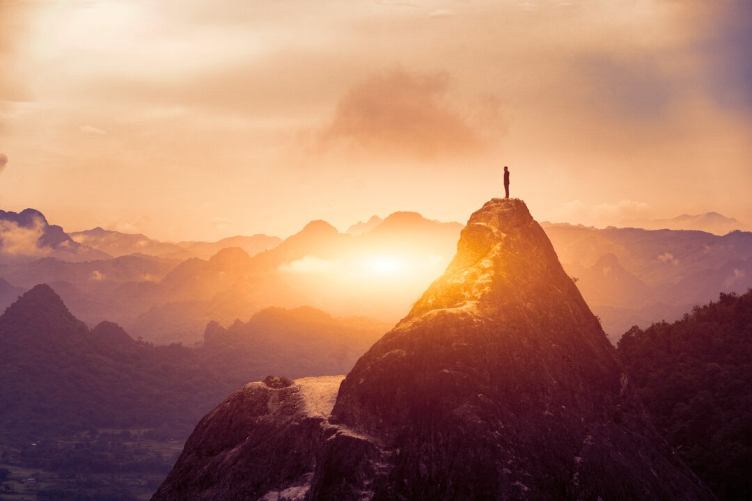 We can’t help but notice when we reach a major goal; to keep ourselves motivated along the way, it helps to pause and reflect on our progress. (Have a nice day Photo/Shutterstock)