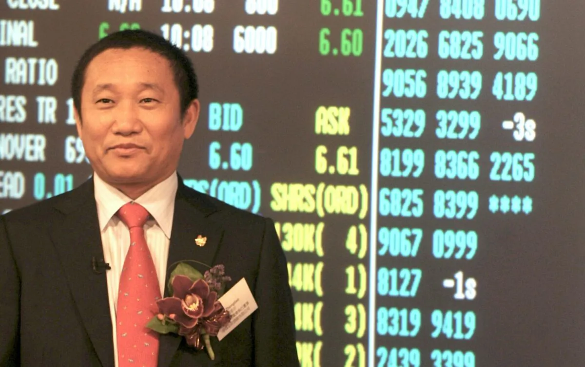 China Zhongwang Holdings Chairman Liu Zhongtian poses for pictures just after trading had started at the stock exchange in Hong Kong on May 8, 2009. (Mike Clarke/AFP via Getty Images)