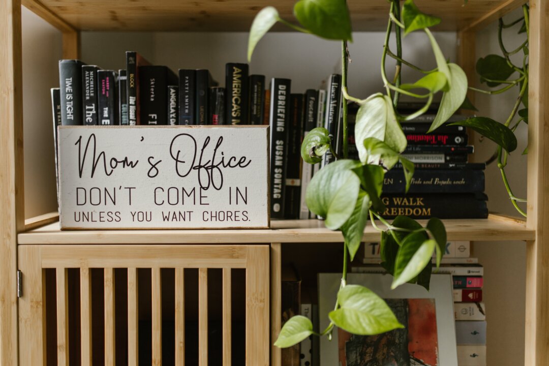 Office sign on a bookshelf. (Pexels)