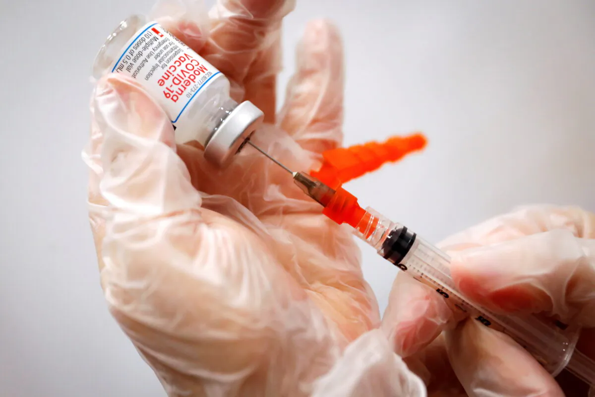 A healthcare worker prepares a syringe with the Moderna COVID-19 vaccine at a vaccination site in New York City on Jan. 29, 2021. (Mike Segar/Reuters)
