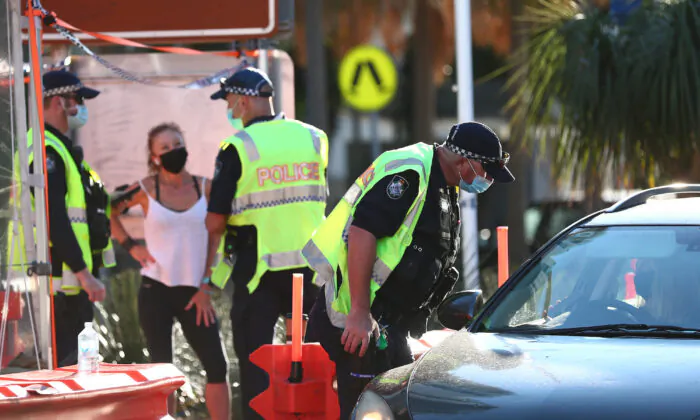 Queensland Police stop cars in Griffith street Coolangatta at the Queensland border in Coolangatta, Australia, on Aug. 25, 2021. (Chris Hyde/Getty Images)