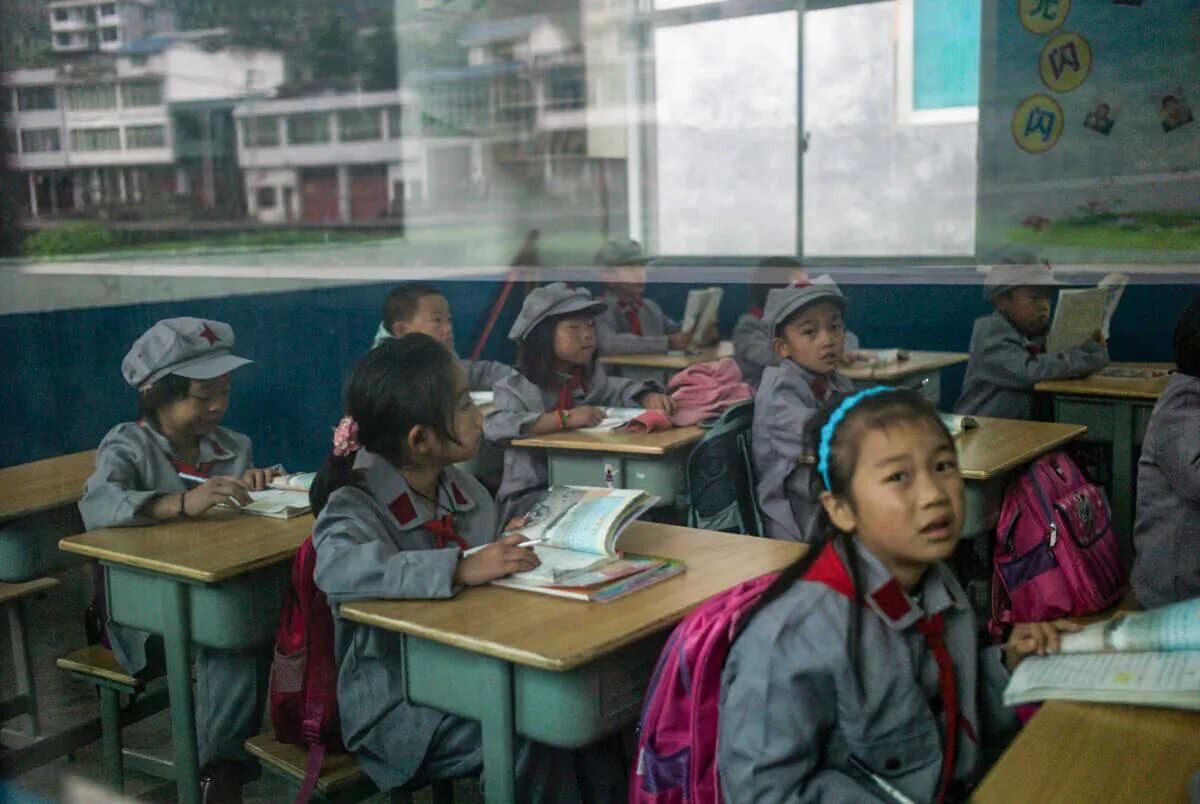 Pupils sit in their classroom in the Yang Dezhi "Red Army" Elementary School in Guizhou Province, China on Nov. 7, 2016. (Fred Dufour/AFP)