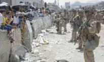 Garneau Says Americans Got 500 More Canadians out of Kabul on Thursday Flight