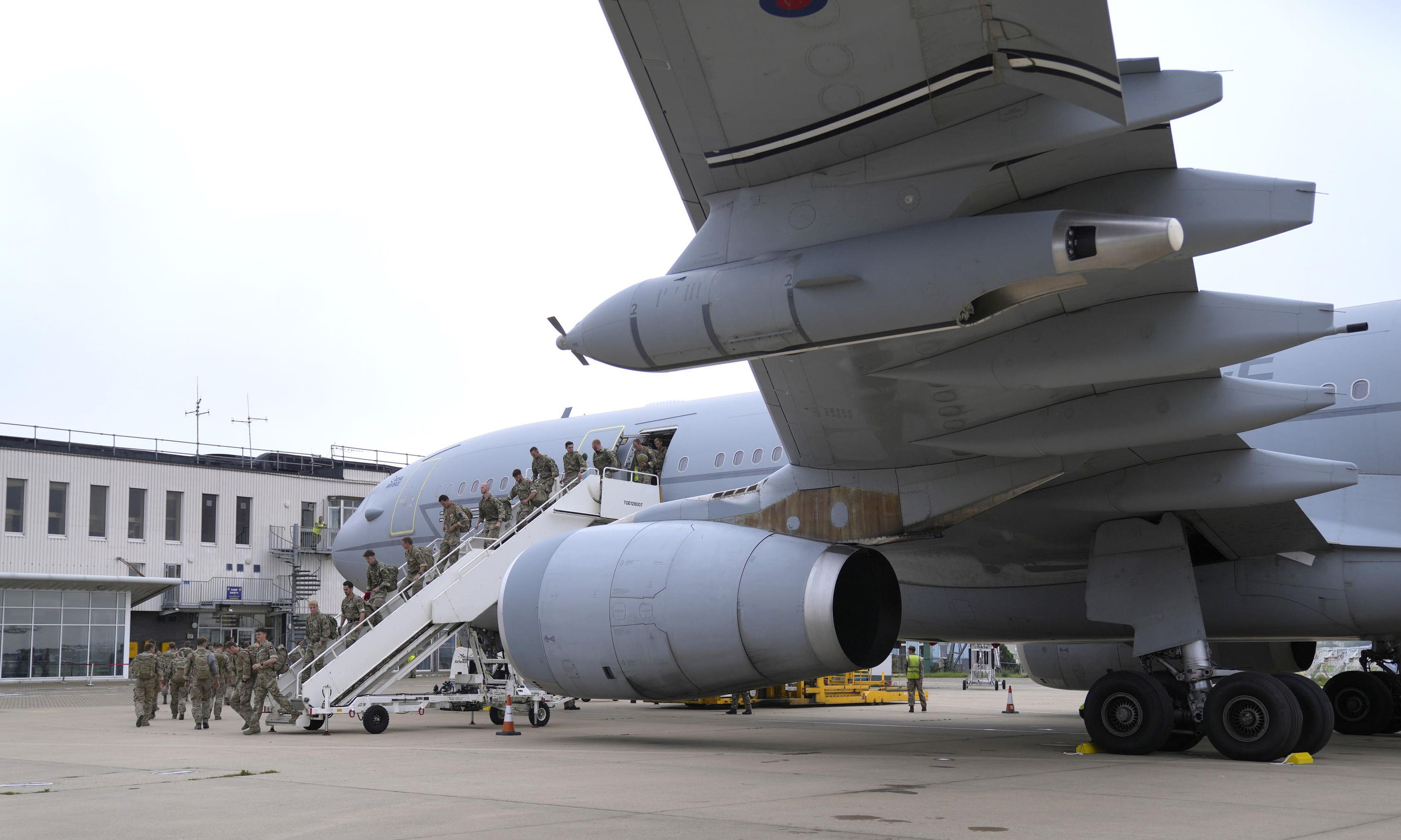 'Very Few' Civilian Flights Still to Leave Afghanistan - Vimarsana News