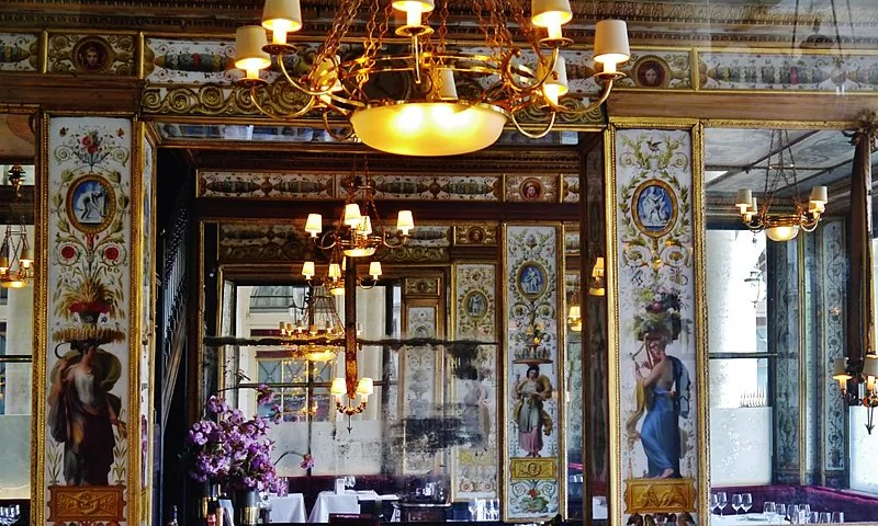 The Grand Véfour has been serving fine dining to Parisians for more than 200 years. (Zairon/Wikimedia Commons via CC BY-SA 4.0)