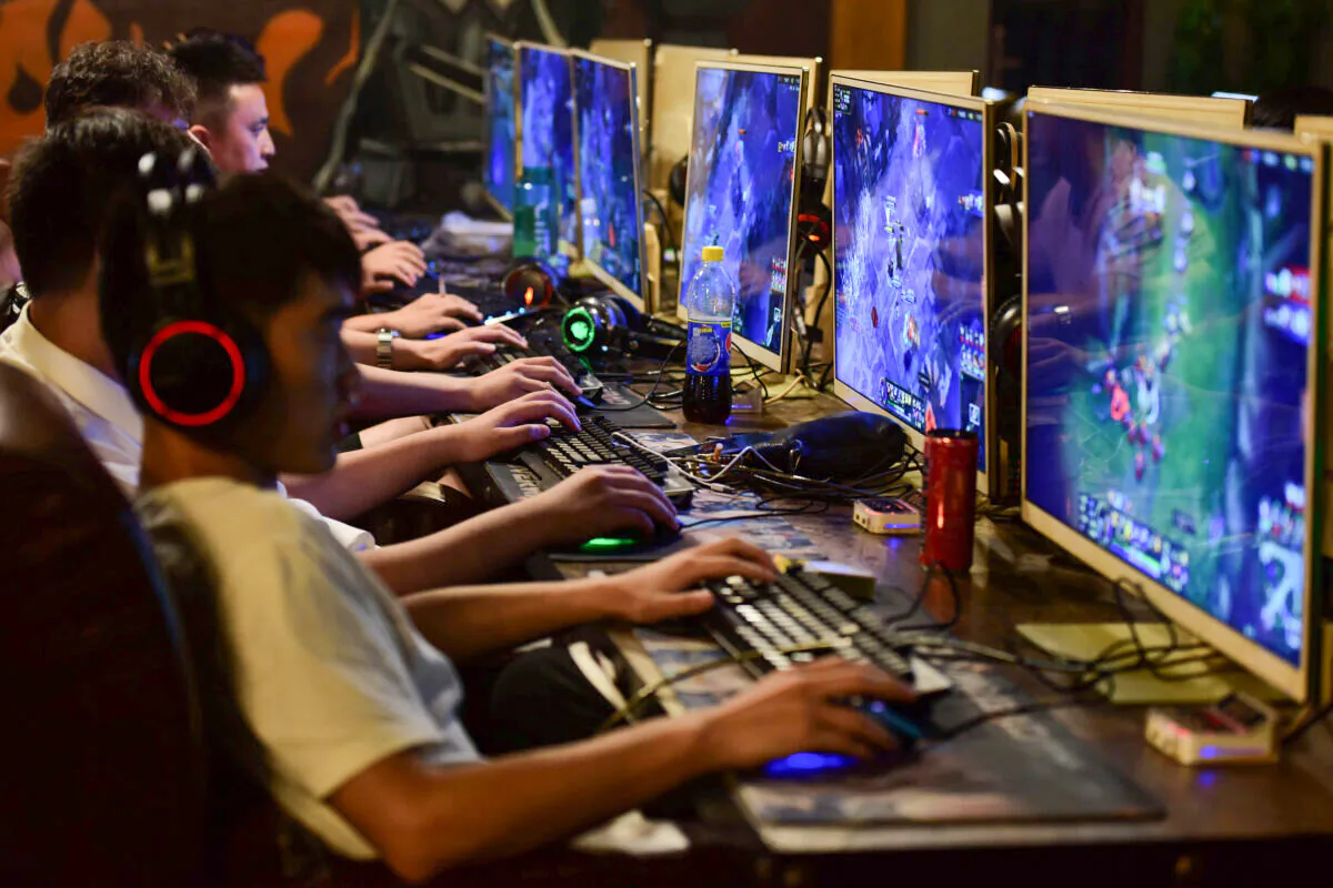 People play online games at an internet cafe in Fuyang, Anhui province, China on Aug. 20, 2018. (Reuters/Stringer)