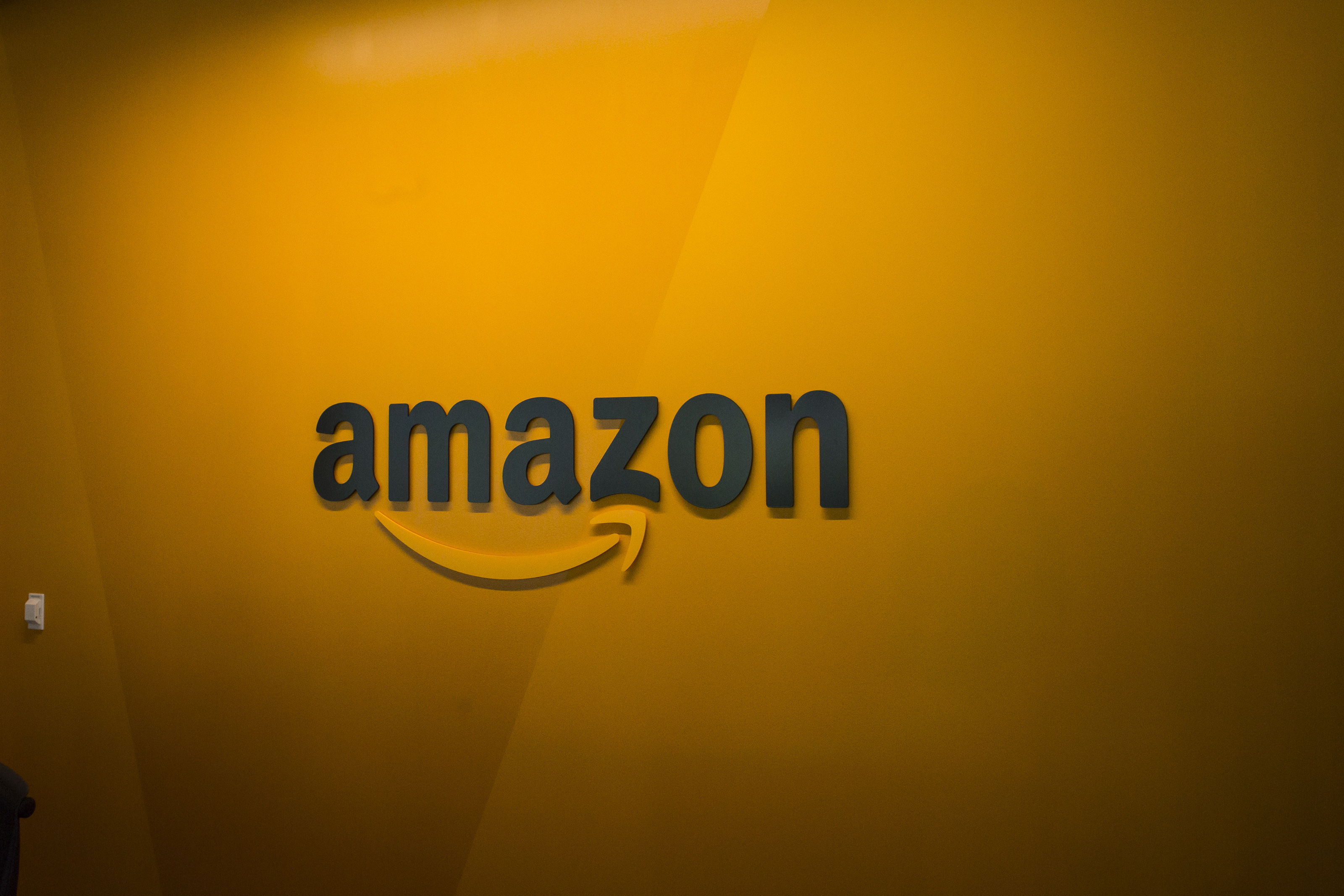 Amazon Unveils New Service Allowing Customer to Purchase and Pick up Products From Local Retailers - Vimarsana News