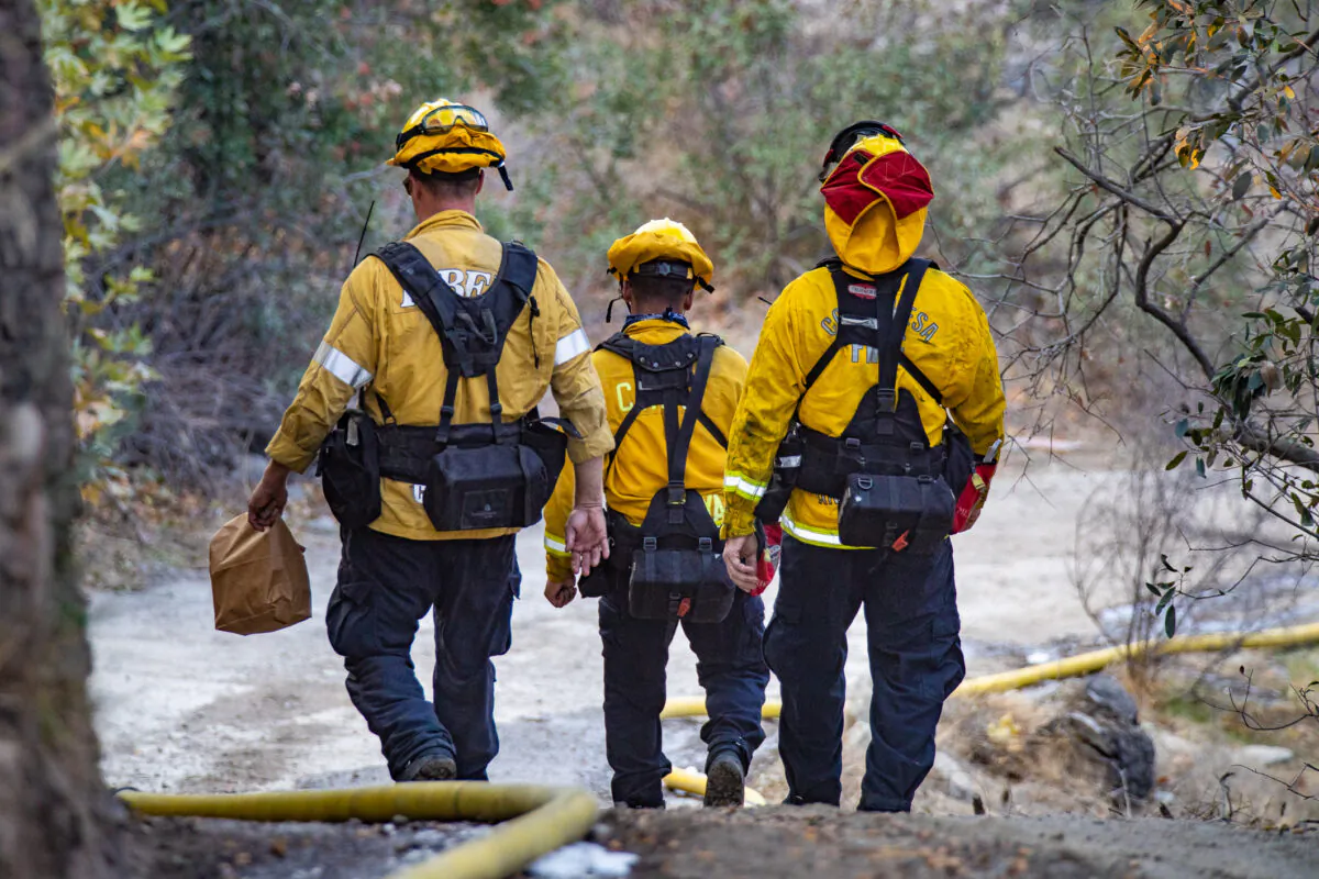 The Bond Fire burning in Silverado Canyon, Calif., on Dec. 3, 2020. (John Fredricks/The Epoch Times)