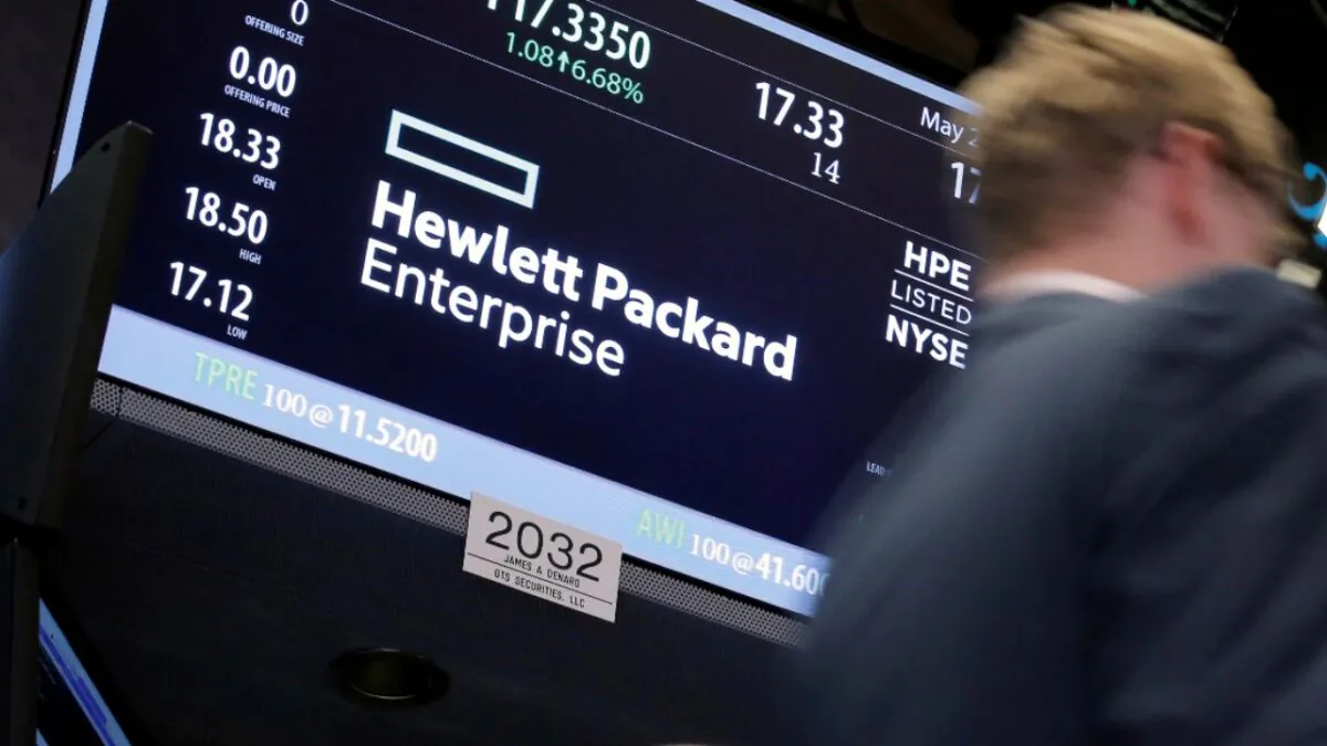 Hewlett Packard Enterprise Co. is traded on the floor of the New York Stock Exchange (NYSE) in New York on May 25, 2016. (Brendan McDermid/Reuters)