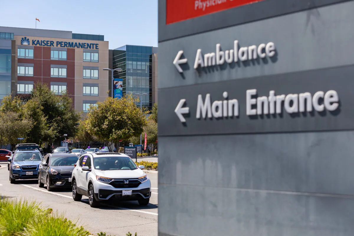 Kaiser Permanente Healthcare Workers Protest in Anaheim, Calif., on March 24, 2021. (John Fredricks/The Epoch Times)
