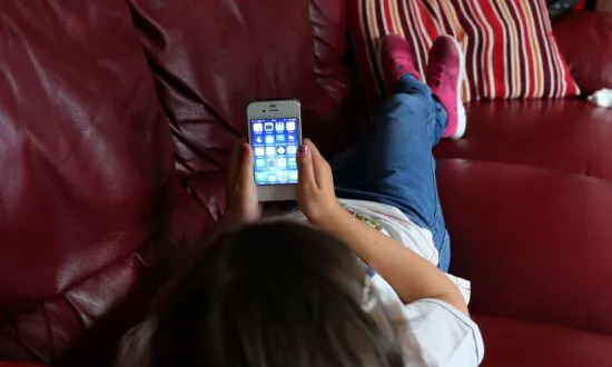 Hundreds of Parents Back New Movement to Keep Smartphones From Children