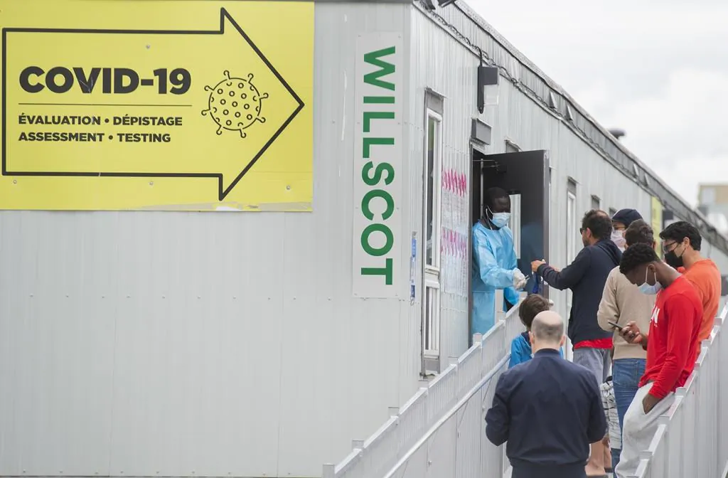 People wait to be tested for Covid-19 at a clinic in Montreal, on August 1, 2021, as the COVID-19 pandemic continues in Canada and around the world. (The Canadian Press/Graham Hughes)