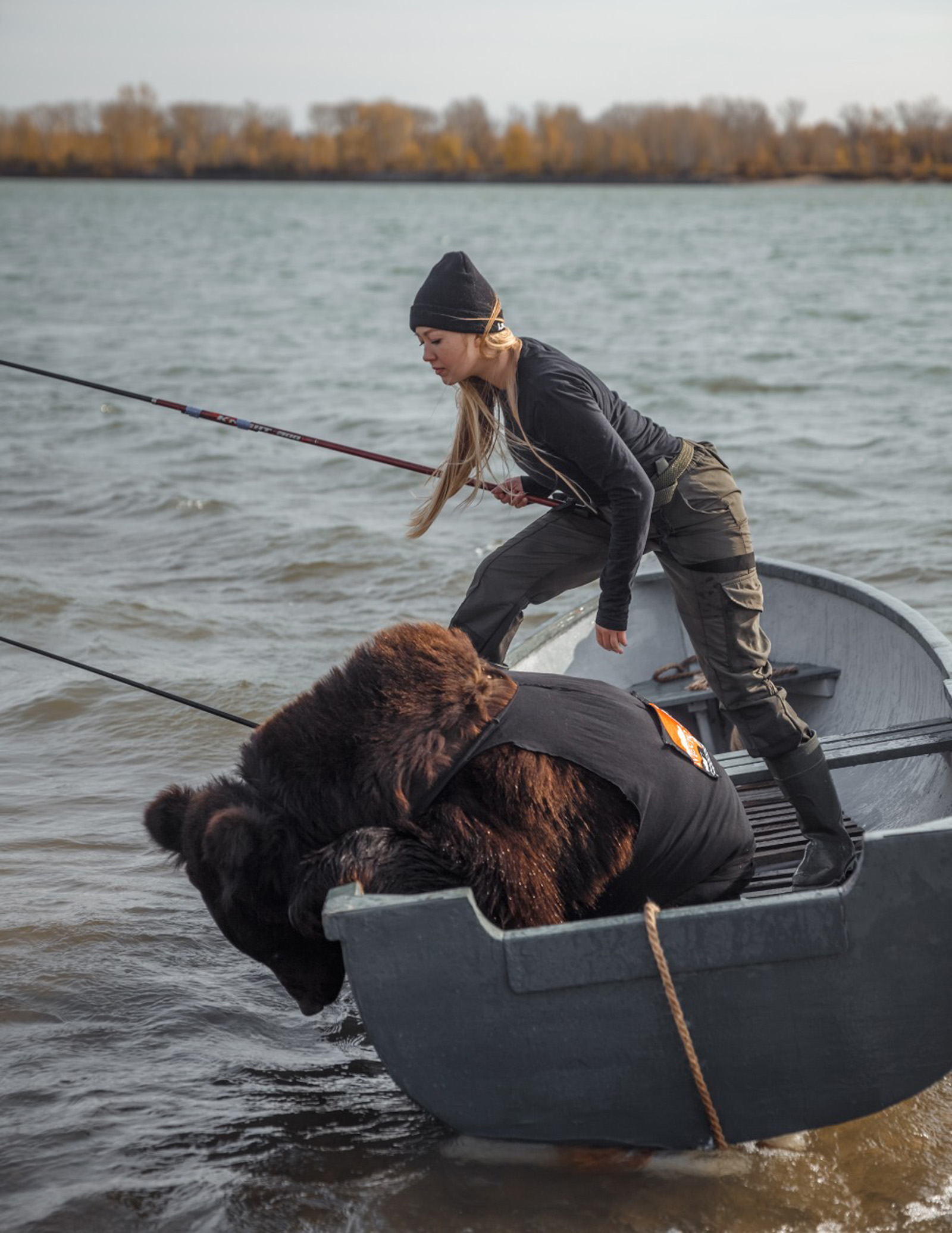 Russian Woman Befriends Bear That She Rescued From Safari Park, Now They Go  Fishing Together