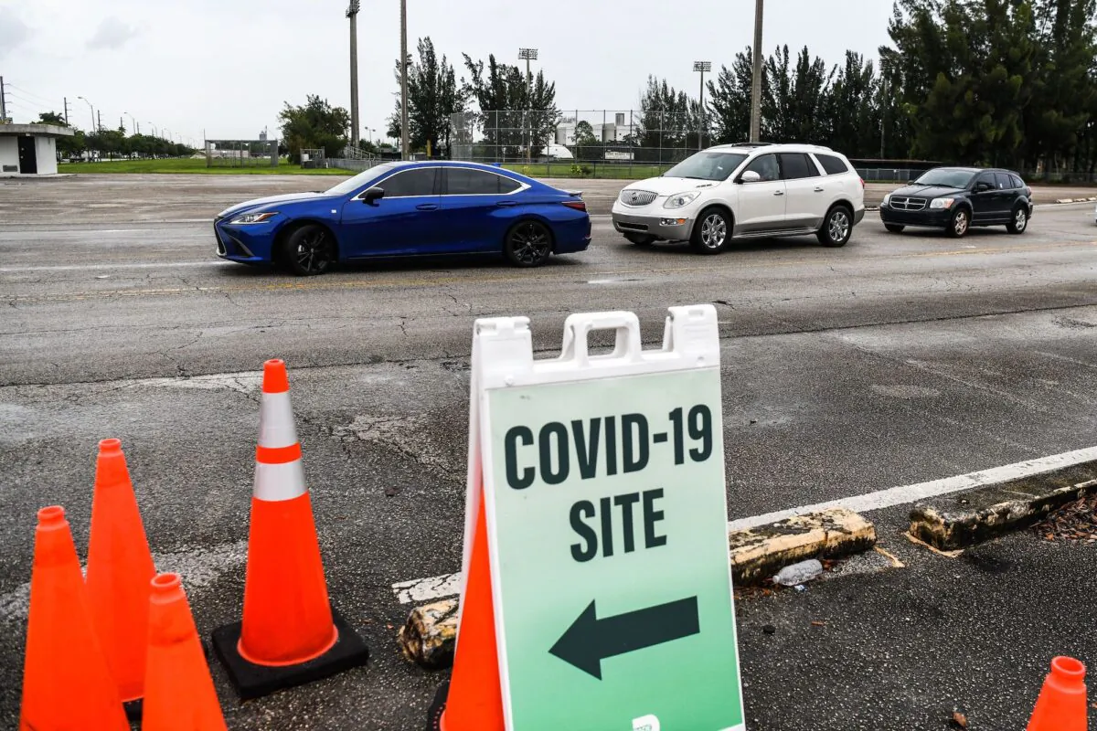 Cars line up for COVID-19 testing in Miami, Fla., on Aug. 3, 2020. (CHANDAN KHANNA/AFP via Getty Images)