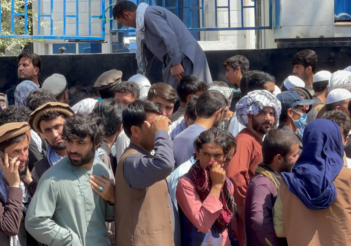 Afghans line up outside a bank to take out their money after the Taliban takeover in Kabul, Afghanistan, on Sept. 1, 2021. (Stringer/File Photo/Reuters)