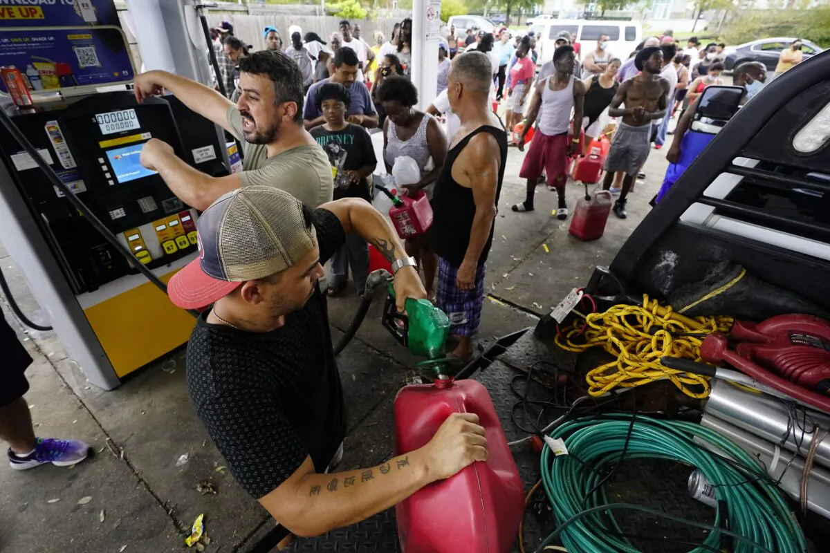 In the aftermath of Hurricane Ida, people wait in line for gas in New Orleans, La., on Aug. 31, 2021. (Eric Gay/AP Photo)