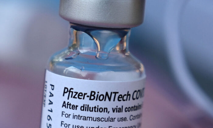 A vial of Pfizer-BioNTech COVID-19 vaccine in Los Angeles, Calif., on Aug. 23, 2021. (Robyn Beck/AFP via Getty Images)