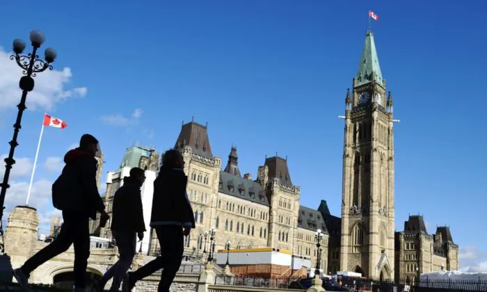 New Gender Pay Equity Law Will Negatively Impact Female Workers: Scholar