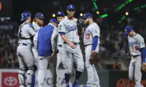 Giants Beat Dodgers 3-2 in 11th on Error, Take NL West Lead